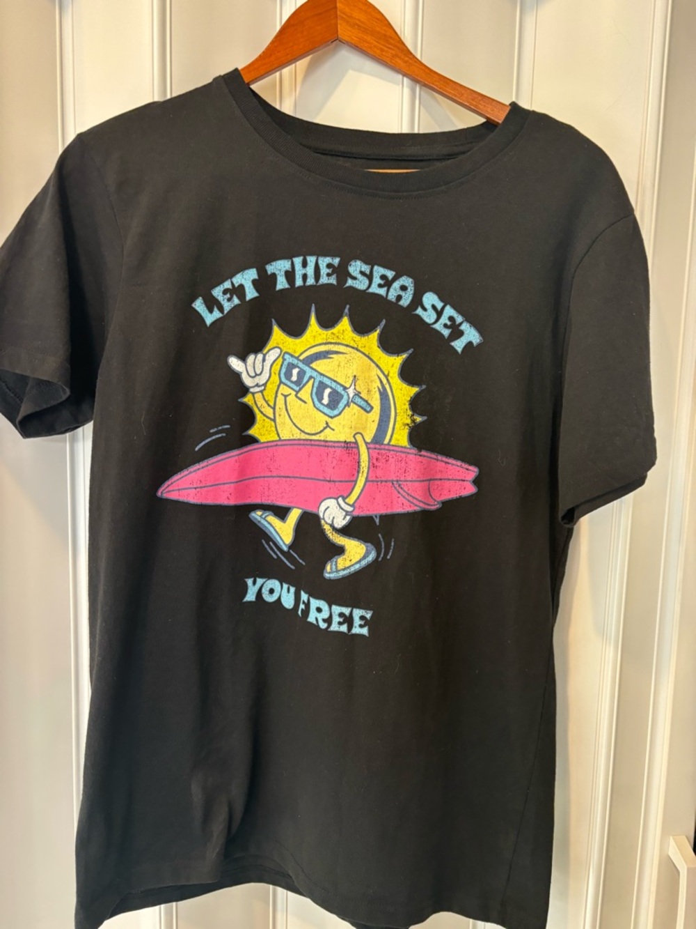 Let The Sea Set You Free T Shirt Size Medium